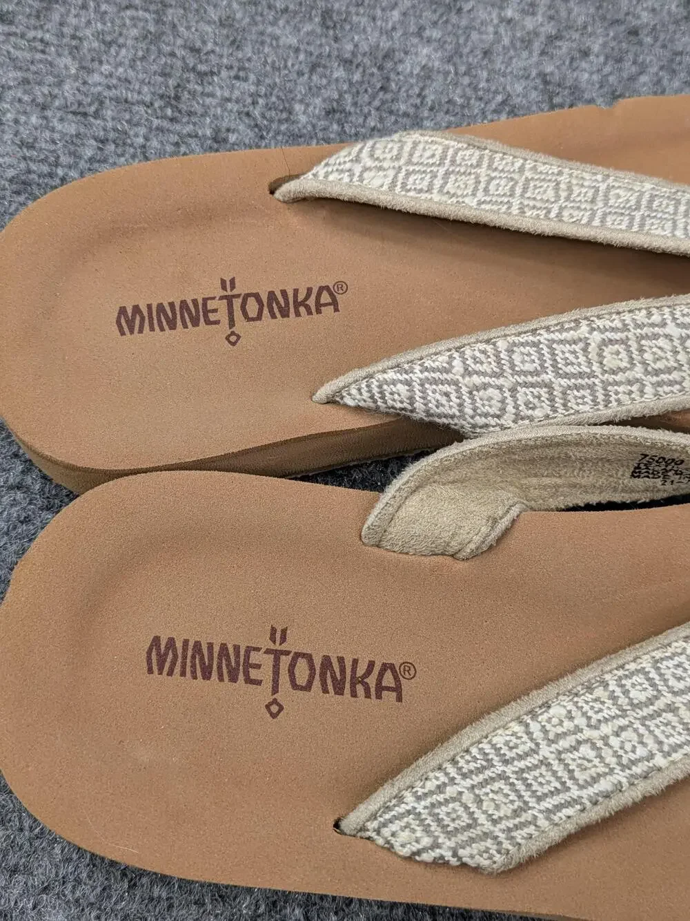 Minnetonka Sandals Shoes Womens 9 Beige Flip Flop Woven Geometric Comfort